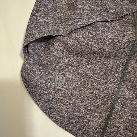 lululemon Speed Up High-Rise Lined Short 2.5", size 4 in grey & black - Picture 4 of 6
